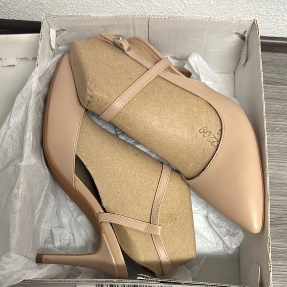 Calvin Klein Women's Gaella Pointy Toe Pumps - Picture 2 of 6